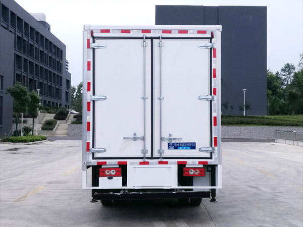 程力威牌CLW5041XWTB6型舞台车