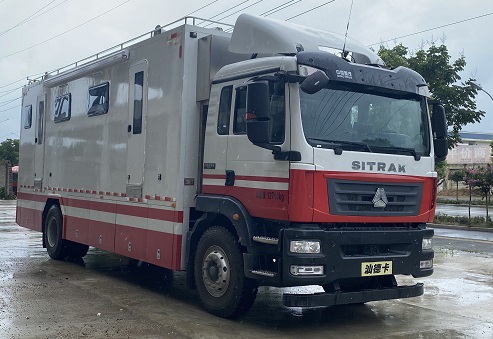 重汽汕德卡方舱型指挥车