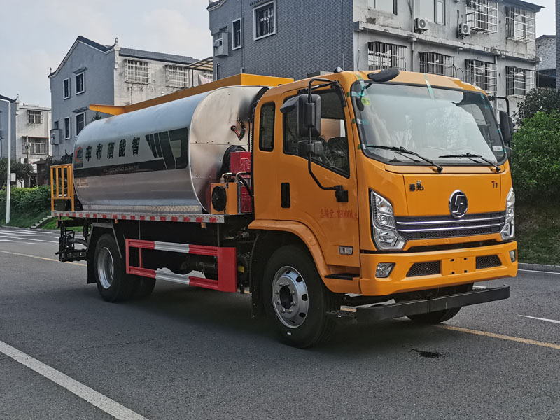 程力威牌CLW5180GLQALY型沥青洒布车