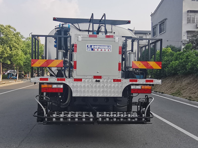 程力威牌CLW5160GLQALY型沥青洒布车