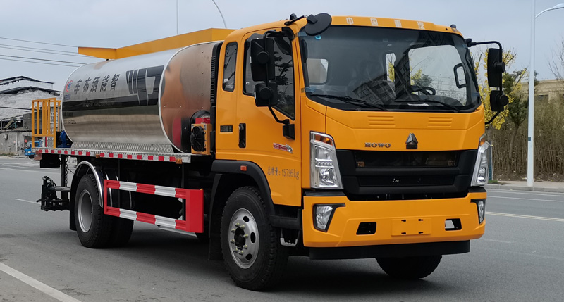 程力威牌CLW5160GLQZ6型沥青洒布车