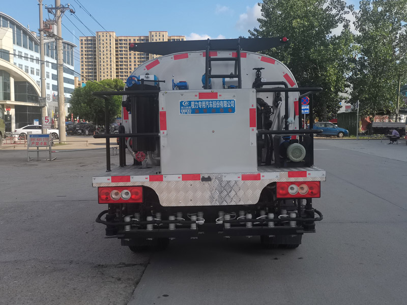 程力威牌CLW5040GLQB6型沥青洒布车