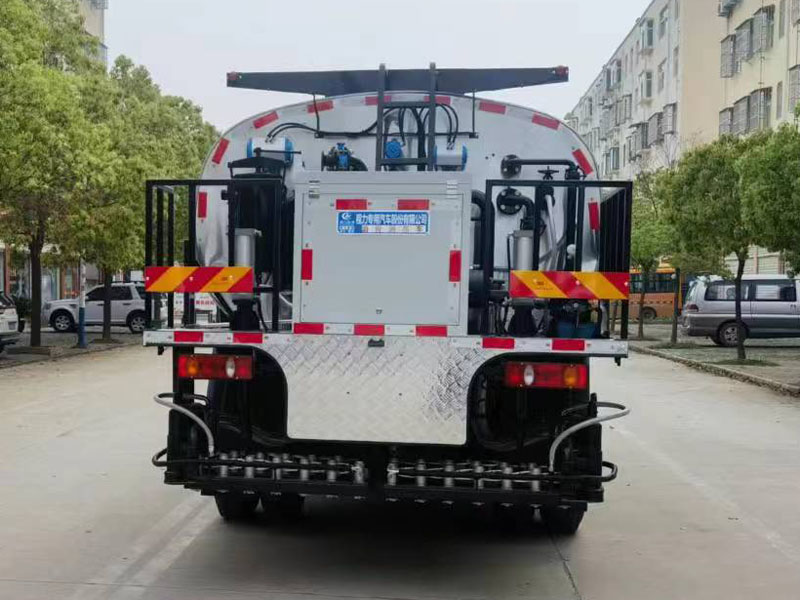 程力威牌CLW5161GLQALY型沥青洒布车