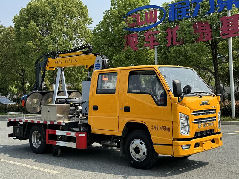 江铃绿篱修剪车