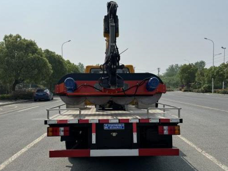 江铃绿篱修剪车