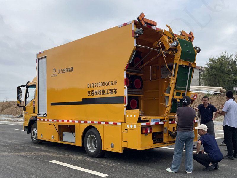 DLQ5090XGC6JF交通锥收集工程车